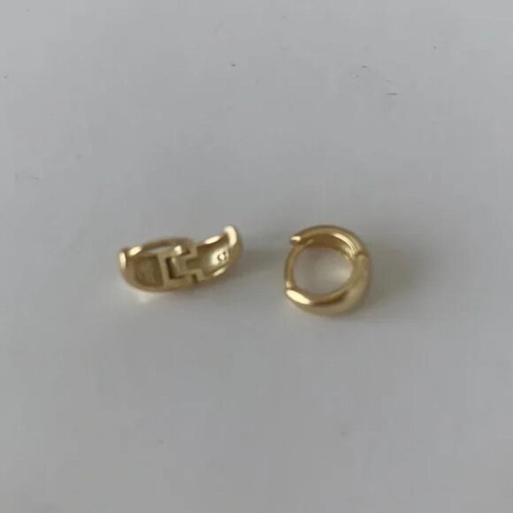 The Gemma in Ouro Gold chunky mini hoop earrings hoops huggie - Picture 3 of 4